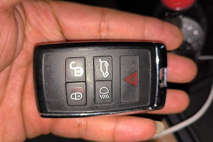 Used Land Rover Defender 2020 110 P400 HSE Vehicle Key
