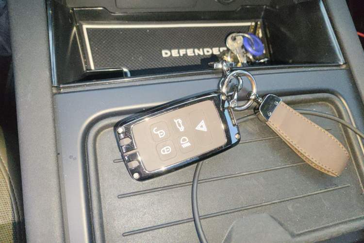 Used Land Rover Defender 2020 110 P400 SE Vehicle Key