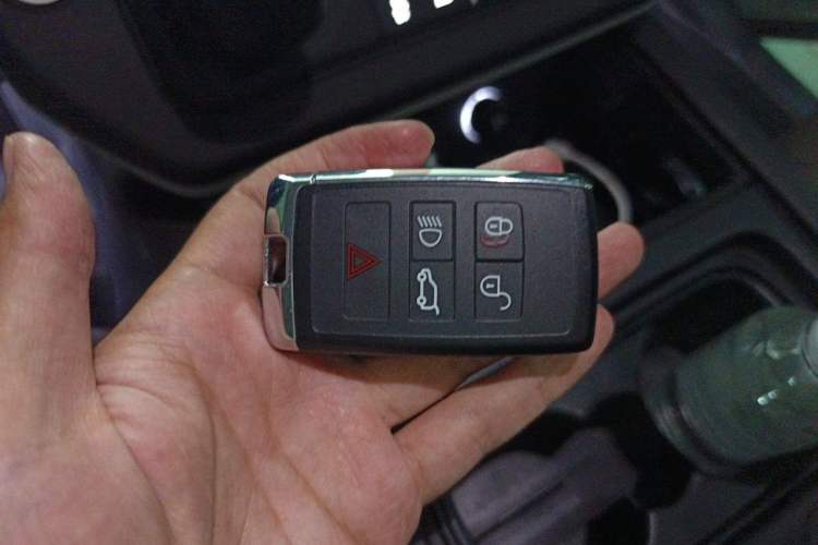 Used Land Rover Defender 2020 110 P400 HSE Vehicle Key