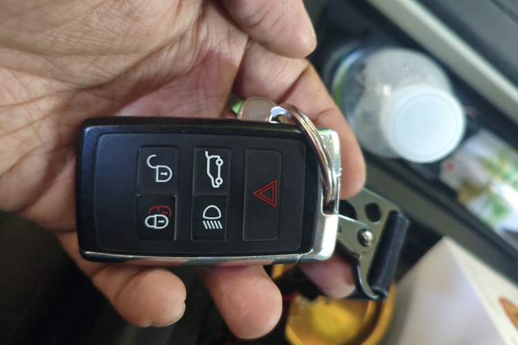 Used Land Rover Defender 2020 110 P400 Dark Special Edition Vehicle Key