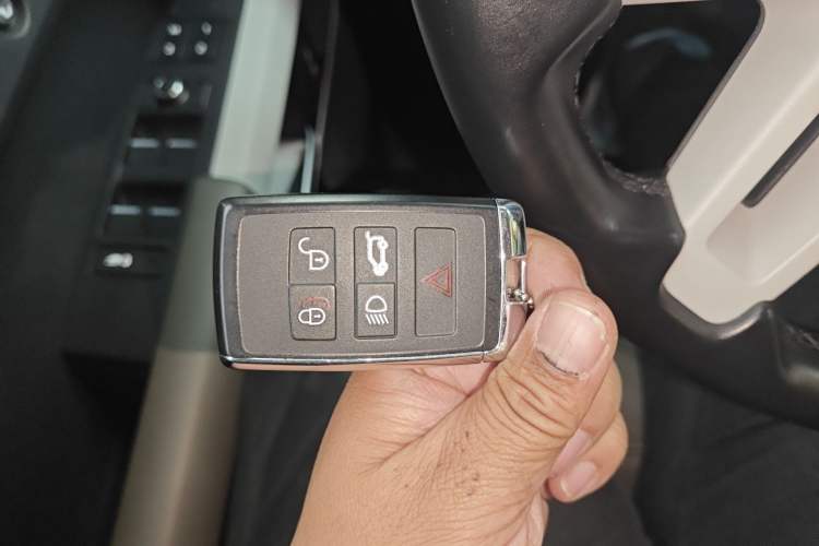 Used Land Rover Defender 2020 110 P400 HSE Vehicle Key