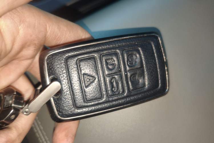 Used Land Rover Defender 2020 110 P400 Dark Special Edition Vehicle Key
