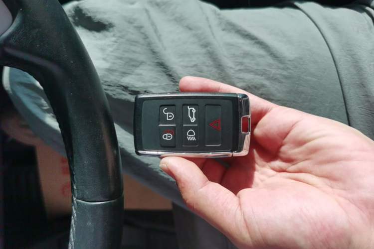 Used Land Rover Defender 2020 110 P400 HSE Vehicle Key