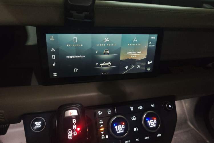 Used Land Rover Defender 2020 110 P400 HSE Audio And AC Panel