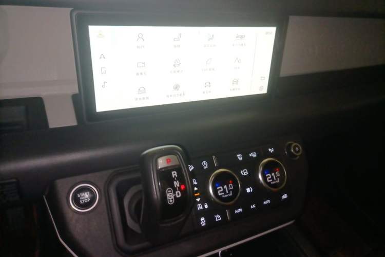 Used Land Rover Defender 2020 110 P400 SE Audio And AC Panel