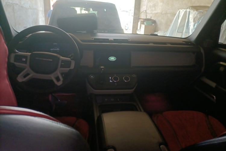 Used Land Rover Defender 2020 110 P400 SE Center Console