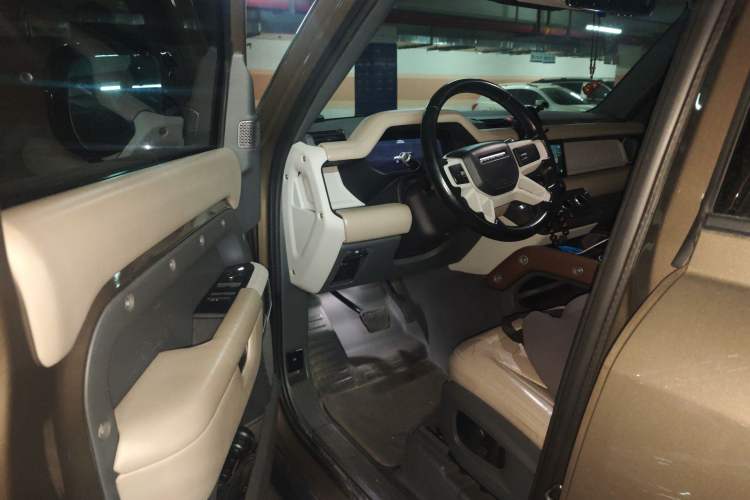 Used Land Rover Defender 2020 110 P400 HSE Driver Seat