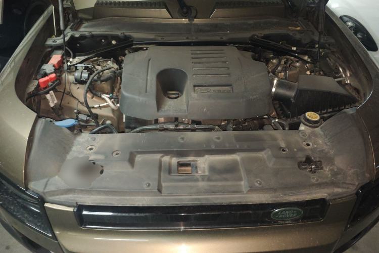 Used Land Rover Defender 2020 110 P400 HSE Engine Bay