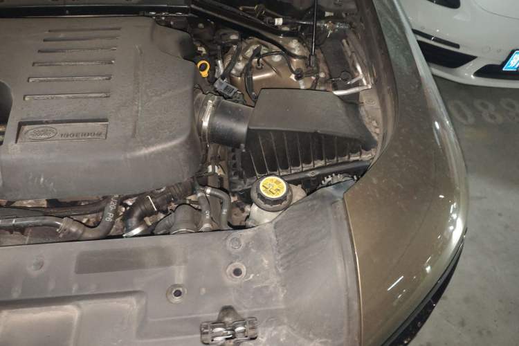 Used Land Rover Defender 2020 110 P400 HSE Engine Bay Left