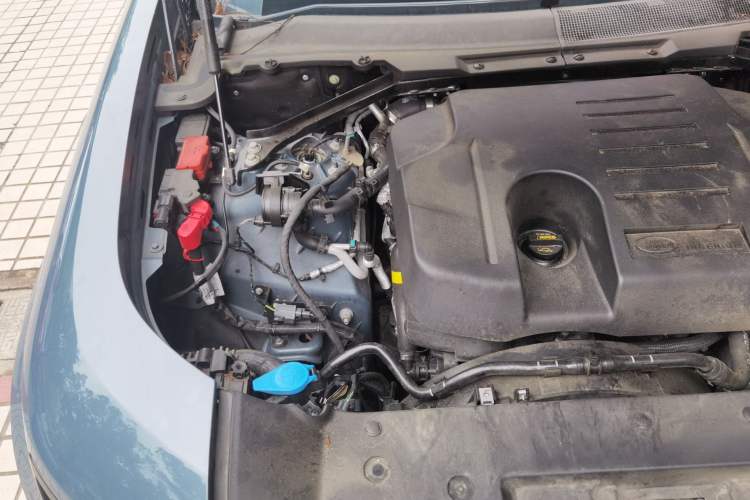 Used Land Rover Defender 2020 110 P400 HSE Engine Bay Right
