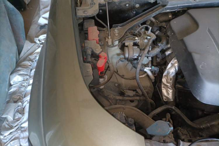 Used Land Rover Defender 2020 110 P400 SE Engine Bay Right
