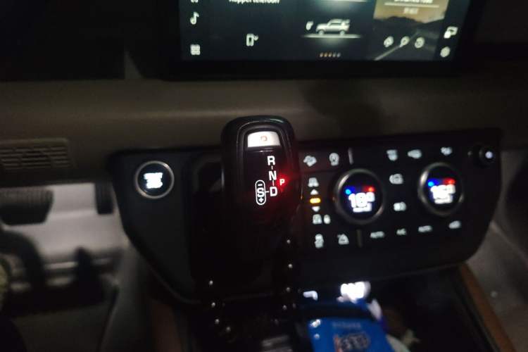 Used Land Rover Defender 2020 110 P400 HSE Gear Lever