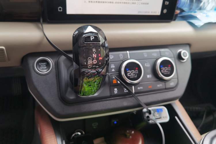 Used Land Rover Defender 2020 110 P400 HSE Gear Lever