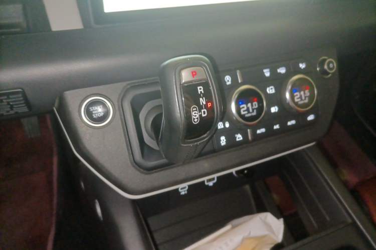 Used Land Rover Defender 2020 110 P400 SE Gear Lever