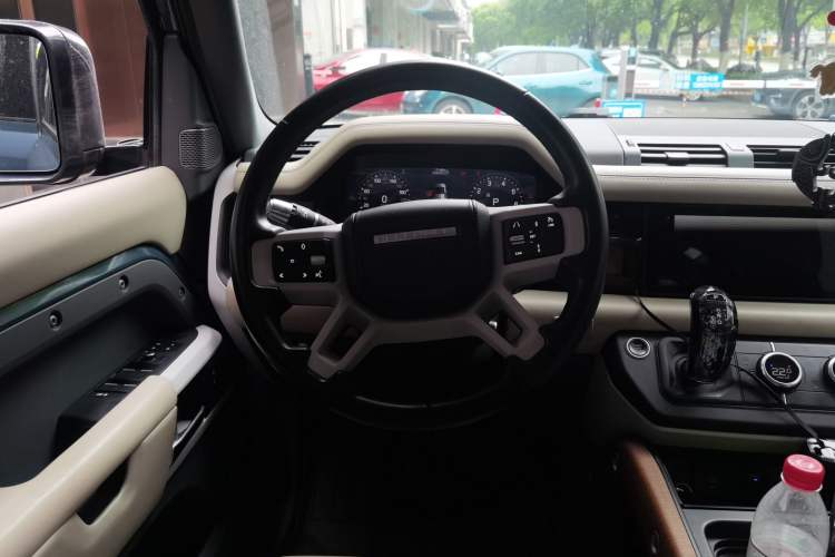 Used Land Rover Defender 2020 110 P400 HSE Steering Wheel