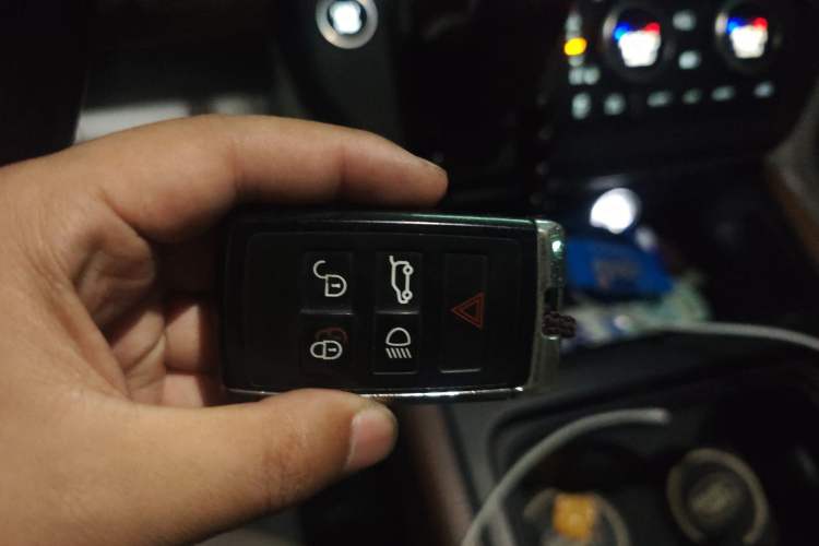 Used Land Rover Defender 2020 110 P400 HSE Vehicle Key