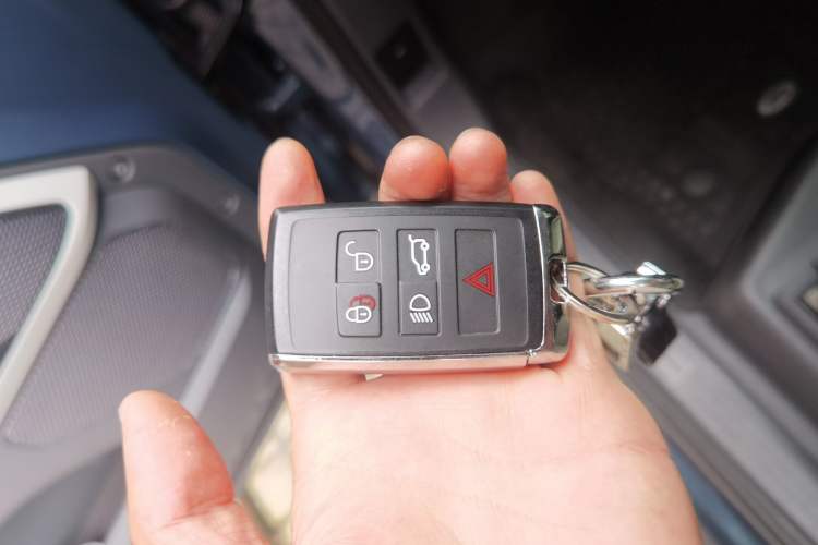 Used Land Rover Defender 2020 110 P400 HSE Vehicle Key