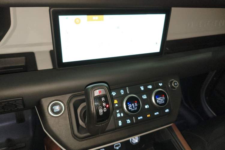 Used Land Rover Defender 2020 110 P400 Dark Special Edition Audio And AC Panel