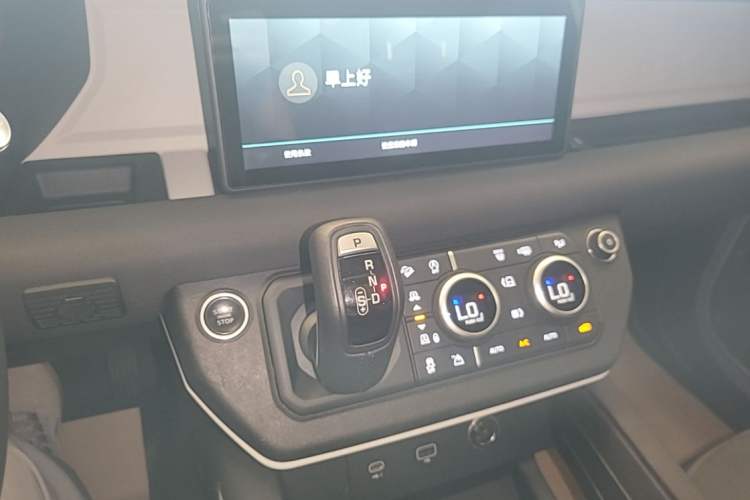 Used Land Rover Defender 2020 110 P400 Dark Special Edition Audio And AC Panel