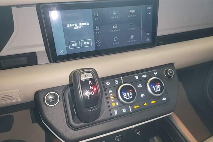 Used Land Rover Defender 2020 110 P400 First Edition Matte Silver Special Kit Version Audio And AC Panel