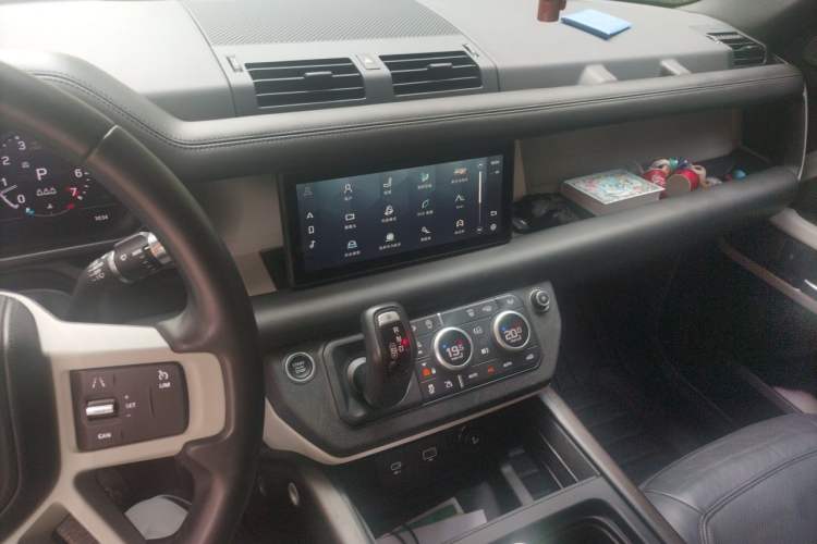 Used Land Rover Defender 2020 110 P400 HSE Audio And AC Panel