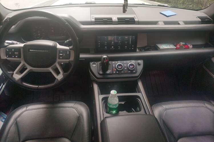 Used Land Rover Defender 2020 110 P400 HSE Center Console