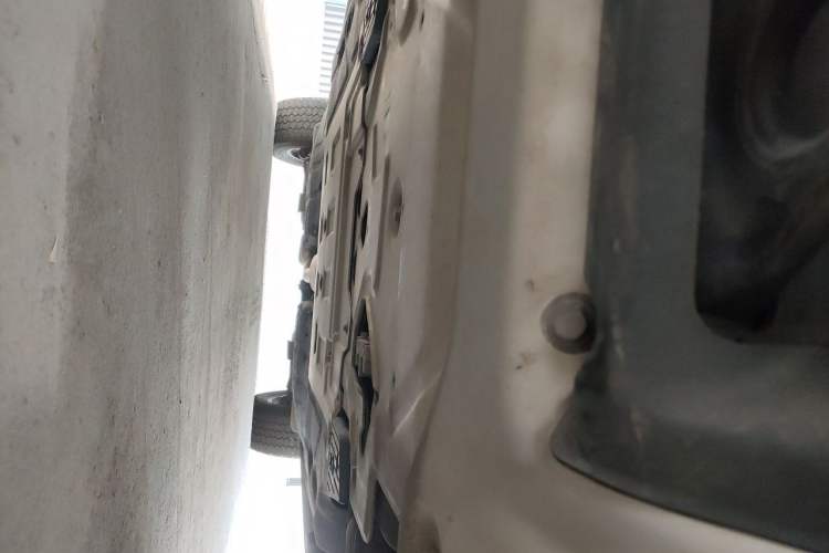 Used Land Rover Defender 2020 110 P400 First Edition Matte Silver Special Kit Version Chassis Front