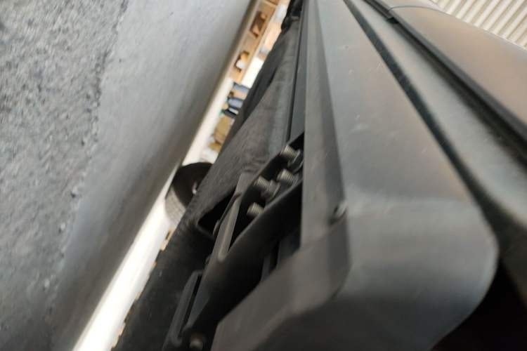 Used Land Rover Defender 2020 110 P400 First Edition Matte Silver Special Kit Version Chassis Rear Left