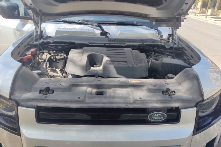 Used Land Rover Defender 2020 110 P400 Dark Special Edition Engine Bay