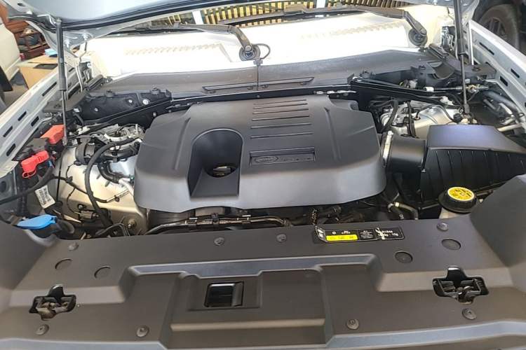 Used Land Rover Defender 2020 110 P400 Dark Special Edition Engine Bay