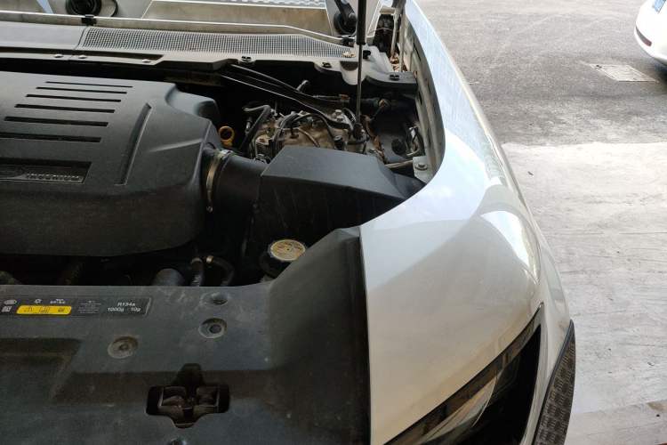 Used Land Rover Defender 2020 110 P400 First Edition Matte Silver Special Kit Version Engine Bay Left