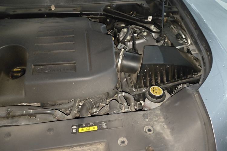 Used Land Rover Defender 2020 110 P400 HSE Engine Bay Left