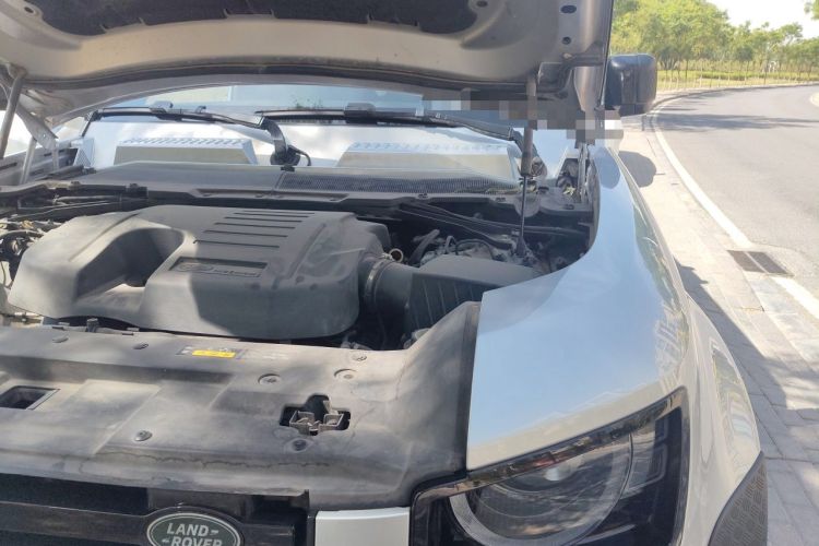 Used Land Rover Defender 2020 110 P400 Dark Special Edition Engine Bay Left