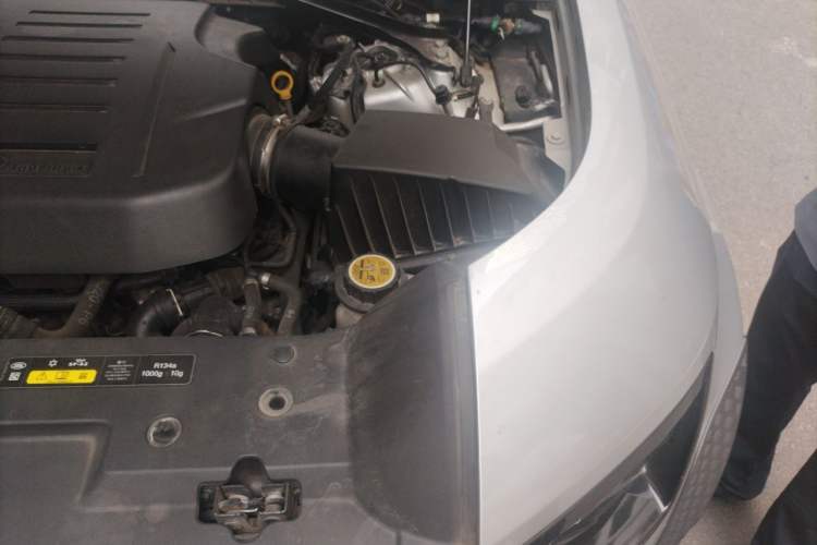 Used Land Rover Defender 2020 110 P400 HSE Engine Bay Left