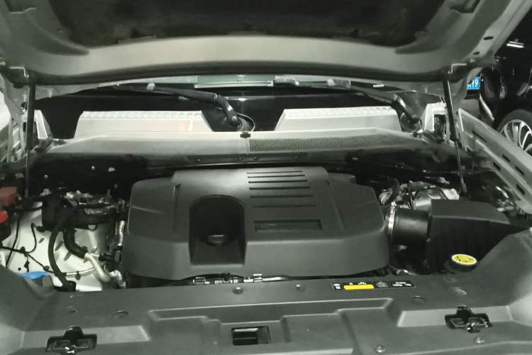 Used Land Rover Defender 2020 110 P400 Dark Special Edition Engine Bay