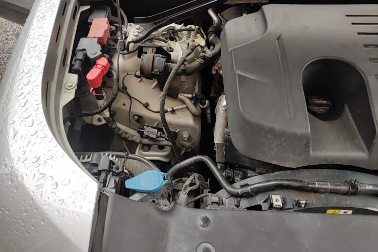 Used Land Rover Defender 2020 110 P400 Dark Special Edition Engine Bay Right