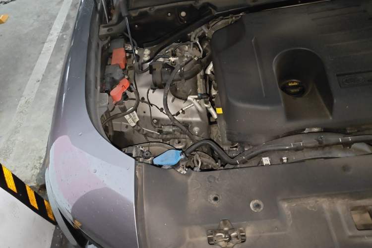 Used Land Rover Defender 2020 110 P400 HSE Engine Bay Right