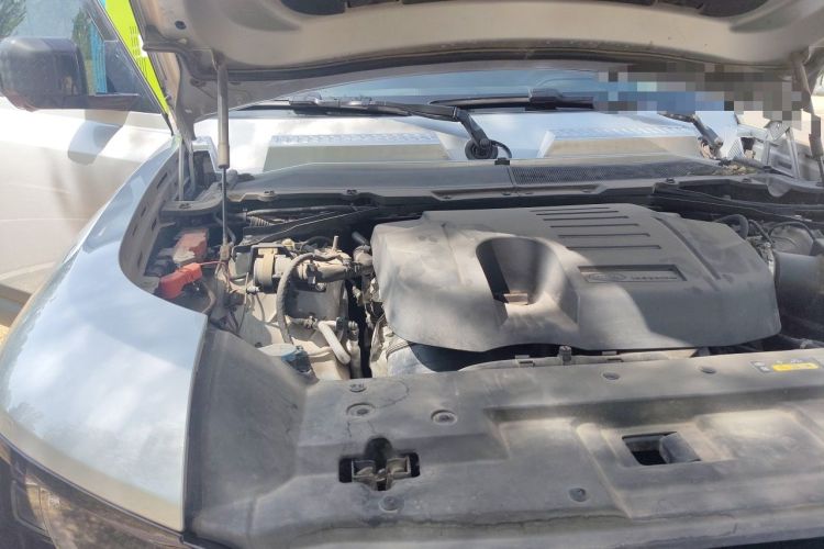 Used Land Rover Defender 2020 110 P400 Dark Special Edition Engine Bay Right