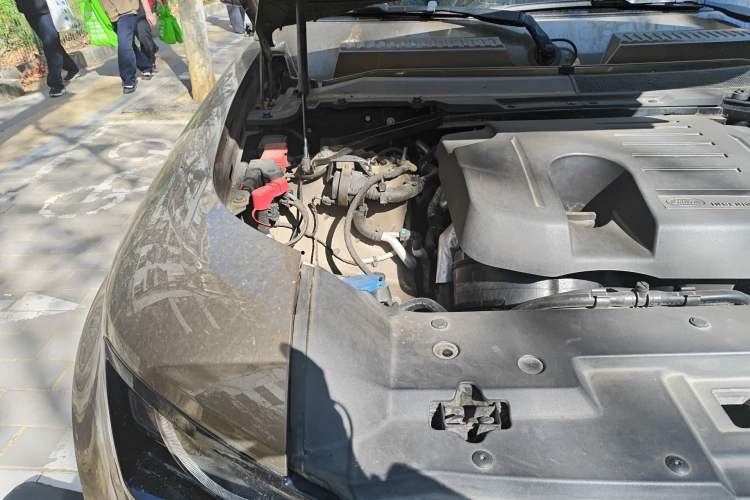 Used Land Rover Defender 2020 110 P400 HSE Engine Bay Right