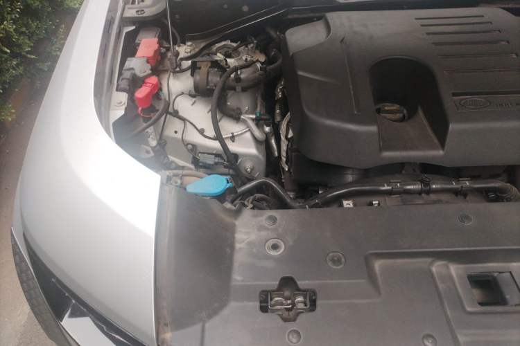 Used Land Rover Defender 2020 110 P400 HSE Engine Bay Right