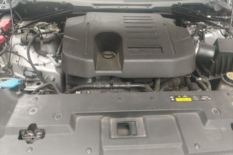 Used Land Rover Defender 2020 110 P400 HSE Engine Bay