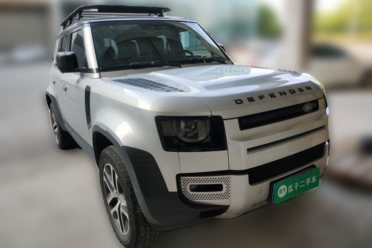Used Land Rover Defender 2020 110 P400 First Edition Matte Silver Special Kit Version Front Right 45 Deg