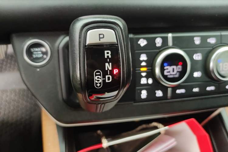 Used Land Rover Defender 2020 110 P400 Dark Special Edition Gear Lever