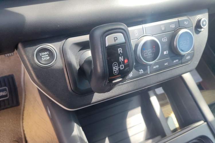 Used Land Rover Defender 2020 110 P400 Dark Special Edition Gear Lever