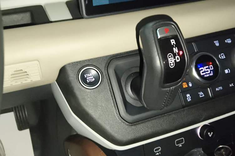 Used Land Rover Defender 2020 110 P400 Dark Special Edition Gear Lever