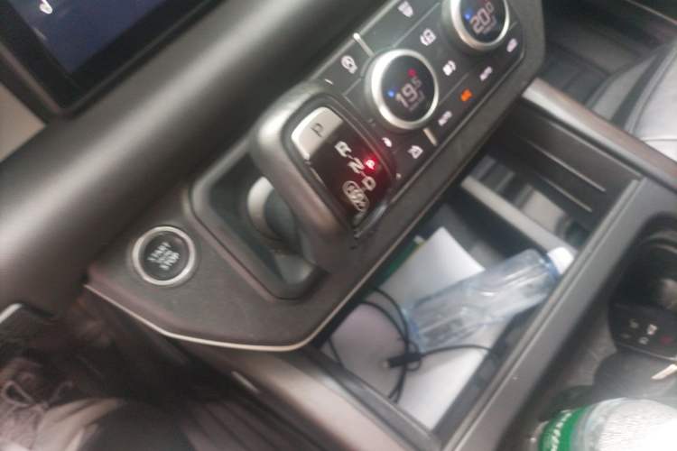 Used Land Rover Defender 2020 110 P400 HSE Gear Lever