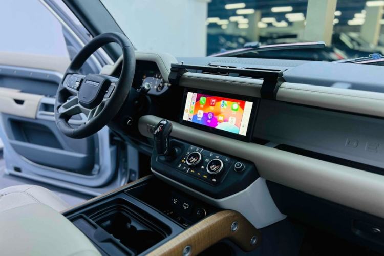 Used Land Rover Defender 2020 110 P400 Dark Special Edition Interior 14