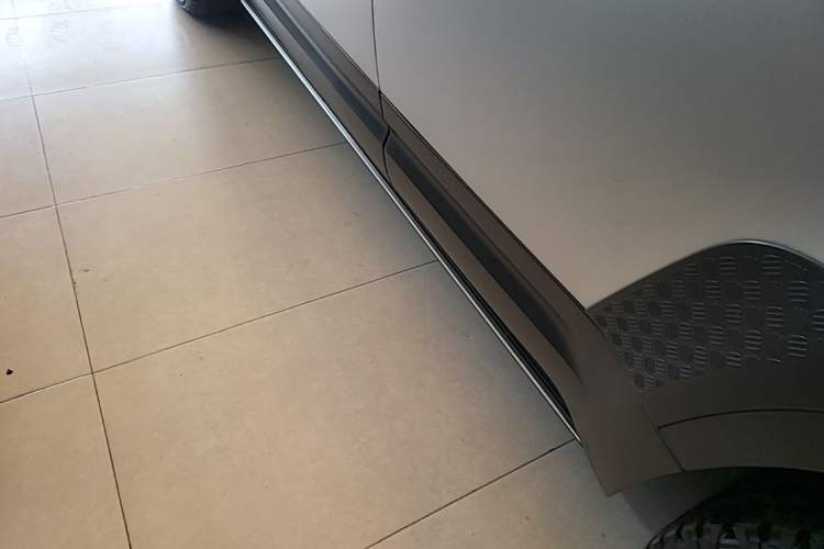 Used Land Rover Defender 2020 110 P400 First Edition Matte Silver Special Kit Version Left Side Sill