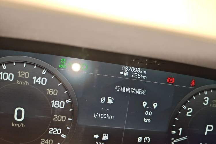 Used Land Rover Defender 2020 110 P400 HSE Odometer Close Up