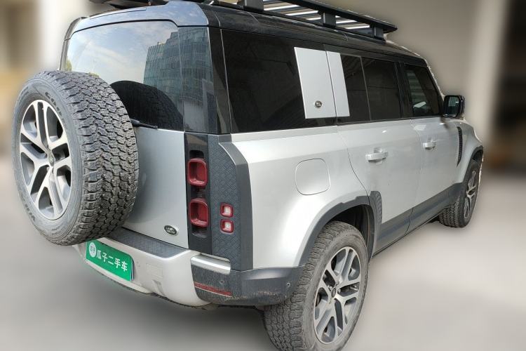 Used Land Rover Defender 2020 110 P400 First Edition Matte Silver Special Kit Version Rear Right 45 Deg